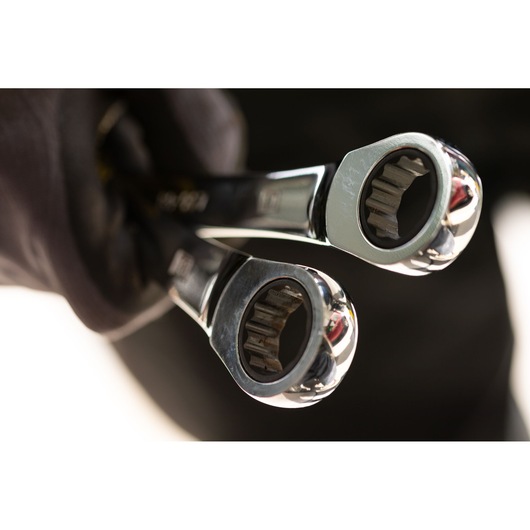 STANLEY STMT89918-0 photography of two chrome ratcheting wrenches held in a gloved hand, close-up view.