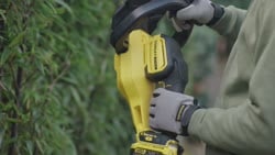 Video 18V STANLEY® FATMAX® V20 55cm Hedge Trimmer - 4Ah Kit